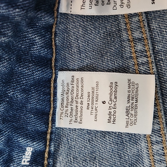 Time and Tru Embroidered Jean Shorts. Size 6 - Picture 6 of 10